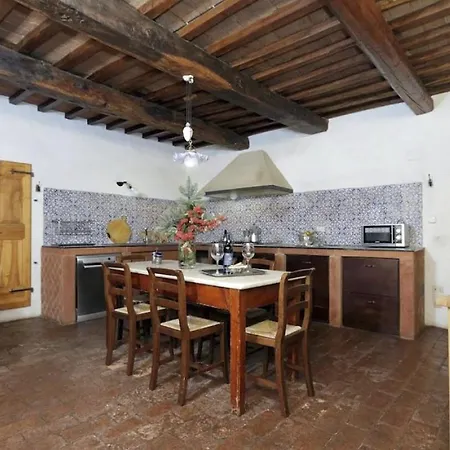 Villa Sleeps 8 With Pool And Wifi *