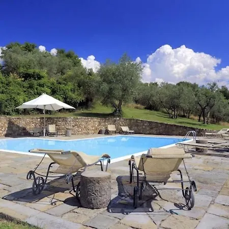 Sleeps 8 With Pool And Wifi Calzaiolo
