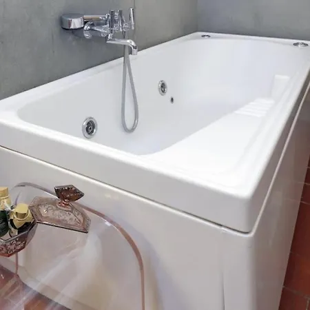 Sleeps 8 With Pool And Wifi *