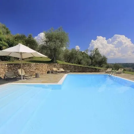 Villa Sleeps 8 With Pool And Wifi *