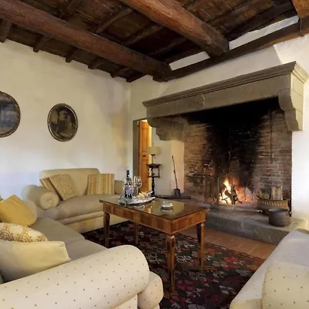 Sleeps 8 With Pool And Wifi Calzaiolo