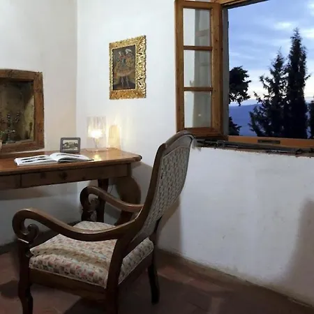 Villa Sleeps 8 With Pool And Wifi *
